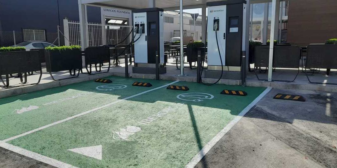 Instalación de PRVE (punto de recarga para vehículo eléctrico) en Hellin, Albacete