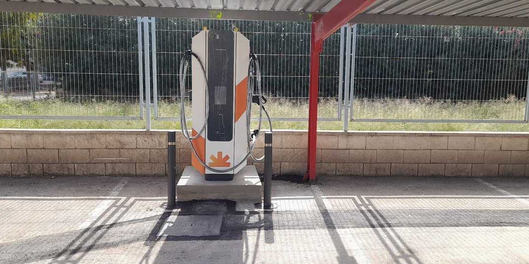 Instalación de PRVE (punto de recarga para vehiculo electrico) en el Consum de Canet, Valencia
