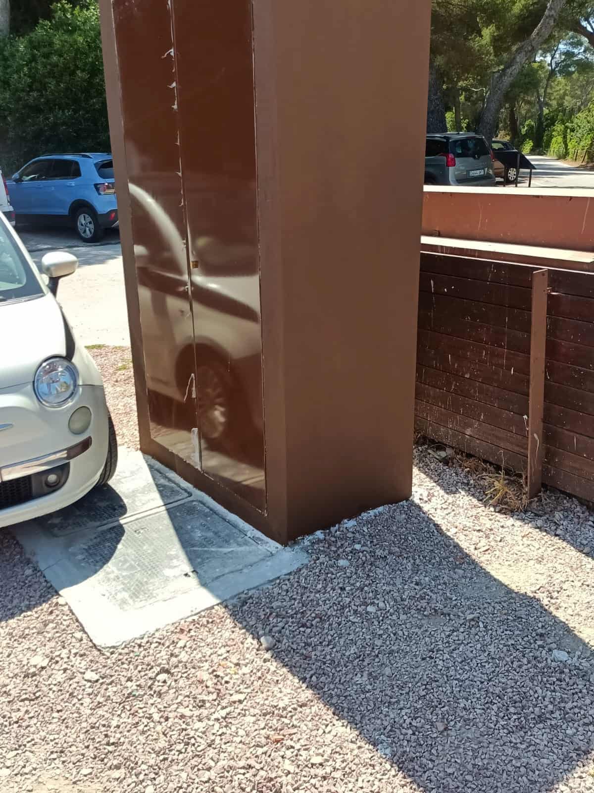 armario electrico marron