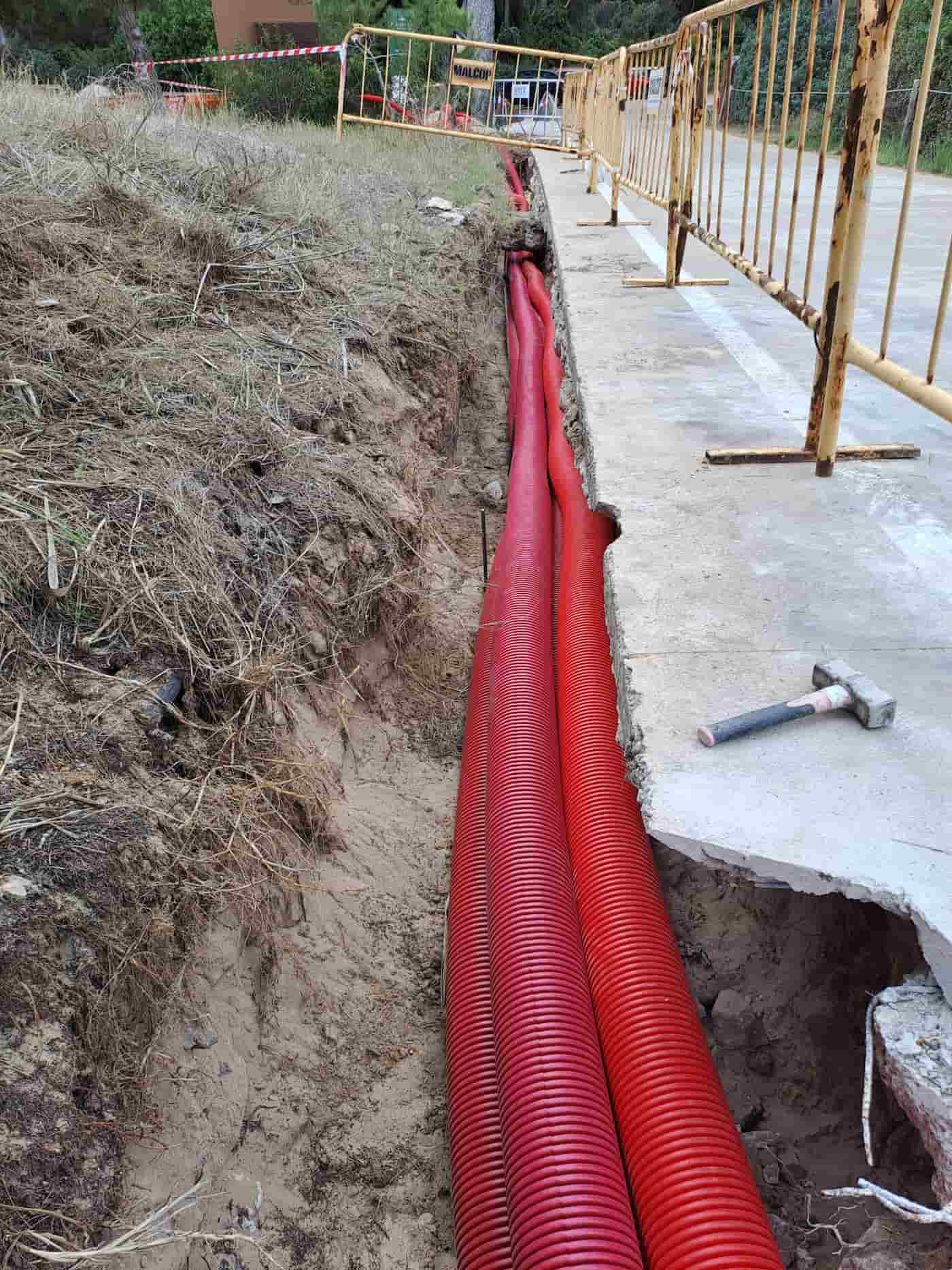 tubo corrugado rojo