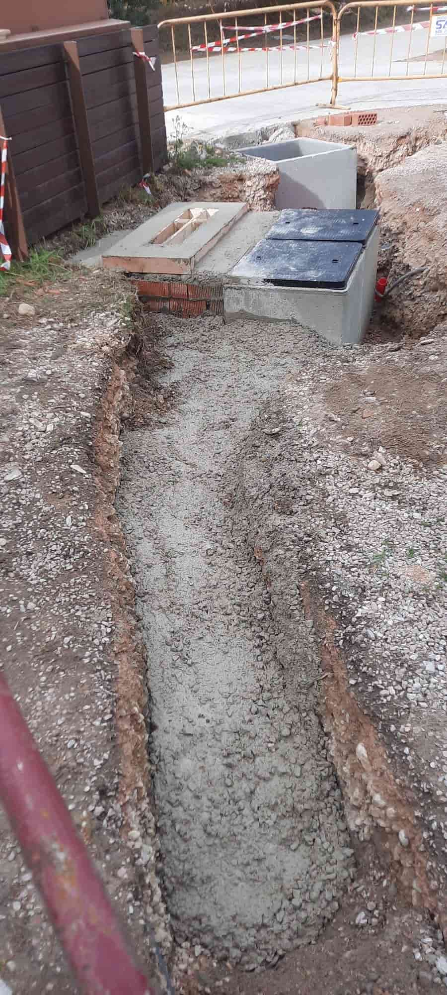 zanja rellenada con cemento